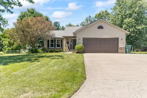 11375 Hunters Meadow Dr, Allendale, MI 49401