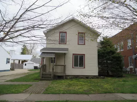 120 N Lake St SE, Caledonia, MI 49316