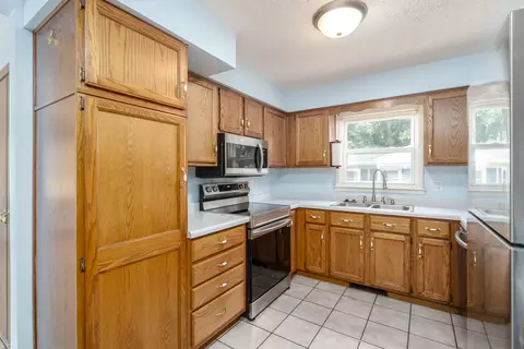 411 N 28th St, Springfield, MI 49037 photo 7