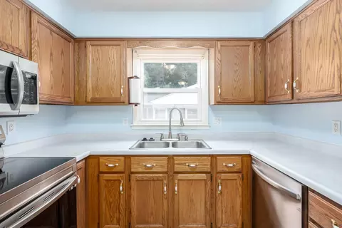 411 N 28th St, Springfield, MI 49037 photo 8