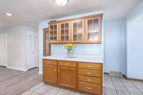 411 N 28th St, Springfield, MI 49037 photo 5