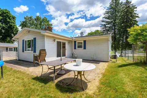 411 N 28th St, Springfield, MI 49037 photo 27