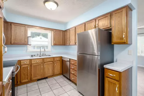411 N 28th St, Springfield, MI 49037 photo 6