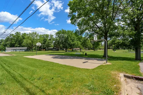 411 N 28th St, Springfield, MI 49037 photo 33