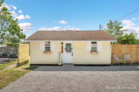 7918 S M43 Hwy, Delton, MI 49046