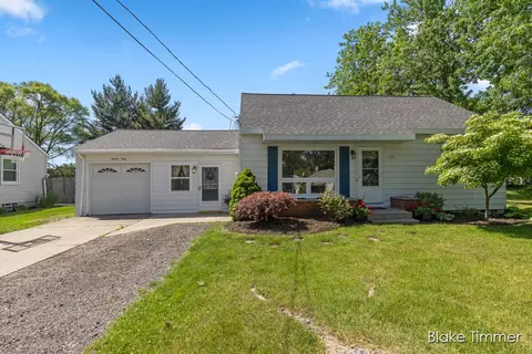 1140 Koster St, Jenison, MI 49428