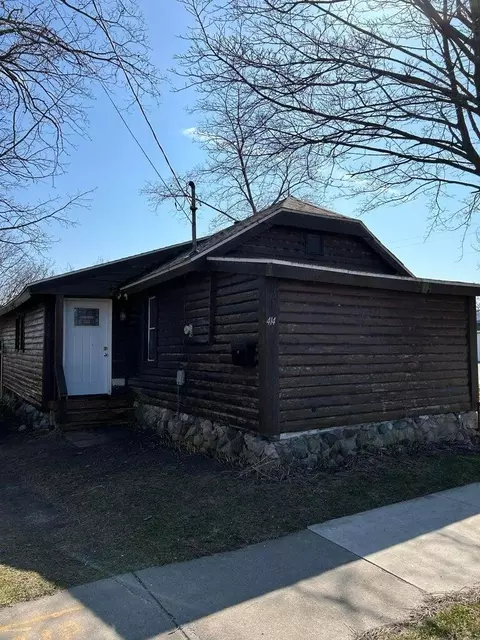 414 W Exchange St, Spring Lake, MI 49456