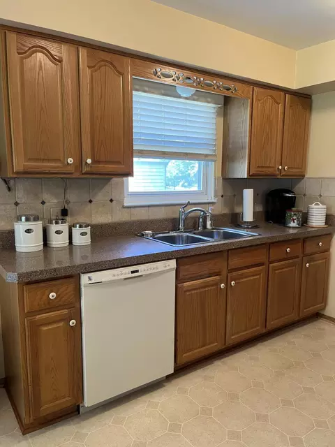 2447 Avery Dr, Troy, MI 48085 photo 12