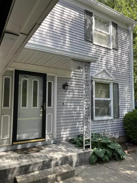 2447 Avery Dr, Troy, MI 48085 photo 2