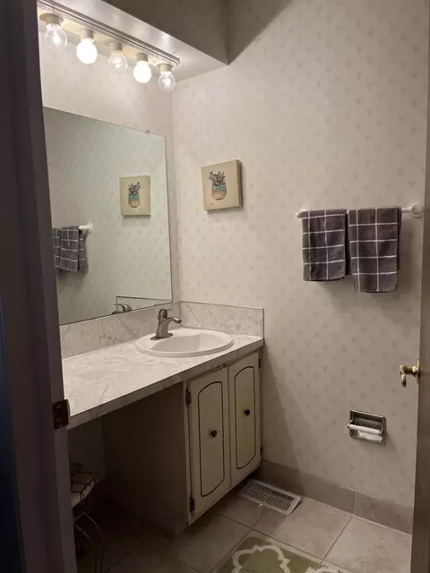 2447 Avery Dr, Troy, MI 48085 photo 20