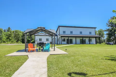 52078 Lake Ave, Three Rivers, MI 49093