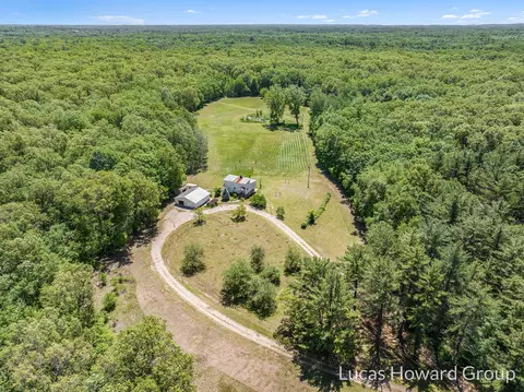 641 52nd St, Pullman, MI 49450