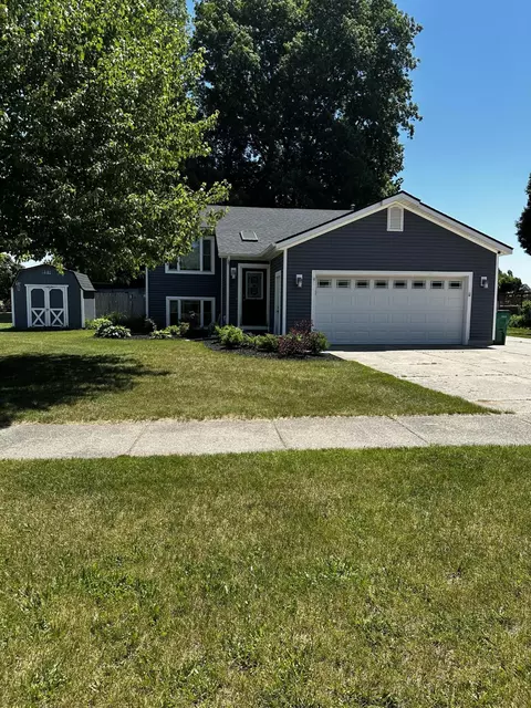 501 Hickory Dr, Wayland, MI 49348