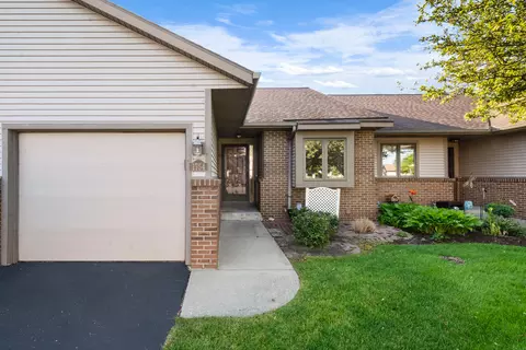 1754 Lakeview Dr #34, Zeeland, MI 49464