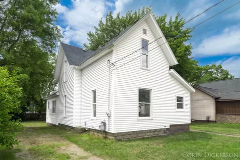 417 S Broas St, Belding, MI 48809 photo 4