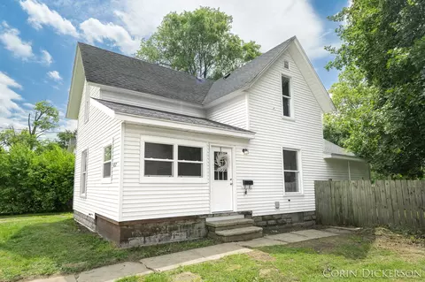 417 S Broas St, Belding, MI 48809 photo 2