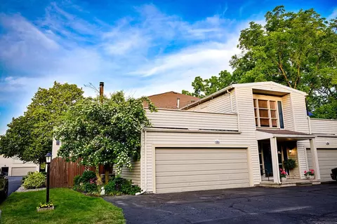8365 Colony Dr #21, Grosse Ile, MI 48138