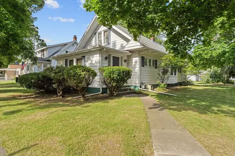 217 Cecil St, Buchanan, MI 49107