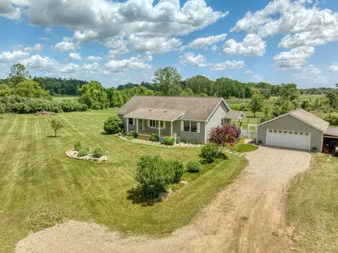 13068 Wamplers Lake Rd, Brooklyn, MI 49230