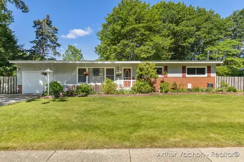 2835 Beach St, Muskegon, MI 49441