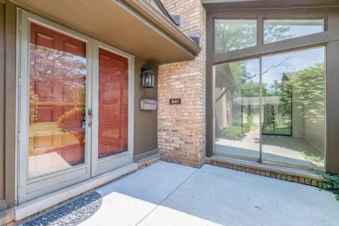 841 Greenhills Dr, Ann Arbor, MI 48105