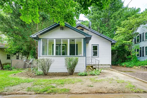 309 Moccasin St, Buchanan, MI 49107