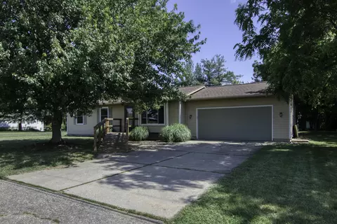 8446 Cottonwood Dr, Jenison, MI 49428