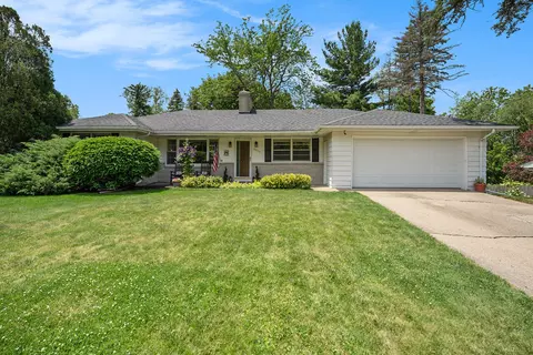 3803 Rockwood Dr, Kalamazoo, MI 49009