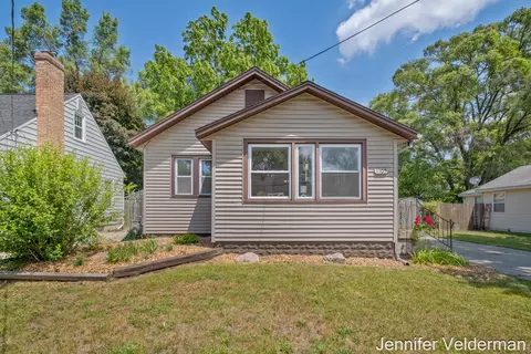 1105 Arlington St NE, Grand Rapids, MI 49505