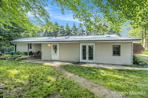 11629 N Vining Rd, Lakeview, MI 48850