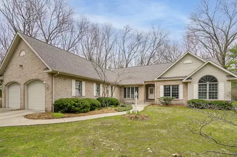 5063 Colony Woods Dr, Kalamazoo, MI 49009