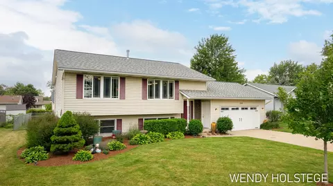 11299 Ruralview Dr, Holland, MI 49424