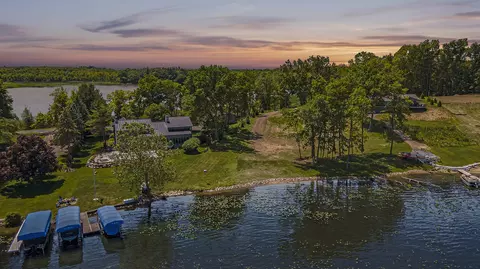 10032 W Gull Lake Dr, Richland, MI 49083
