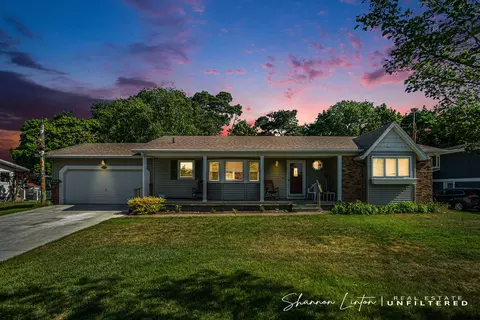 521 Boelens Ct, Spring Lake, MI 49456