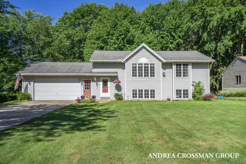 15744 Fendt Farm Dr, Holland, MI 49424