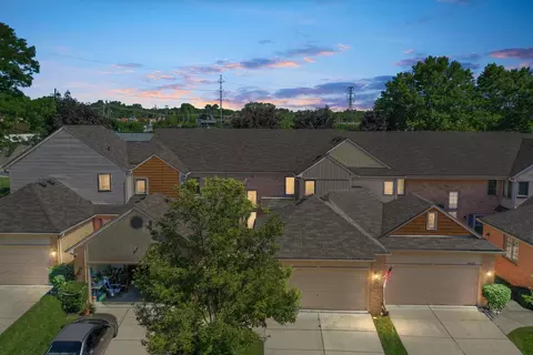 4623 Royal Cove Dr, Utica, MI 48316