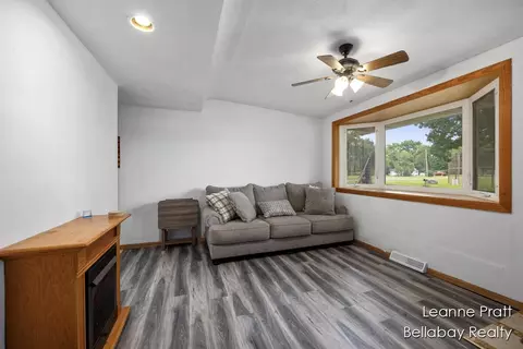 322 10th Ave, Three Rivers, MI 49093 photo 4