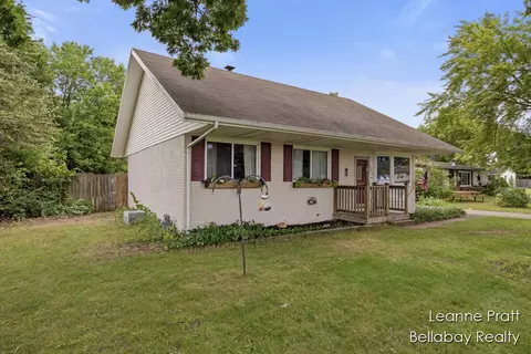 322 10th Ave, Three Rivers, MI 49093 photo 2