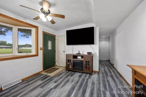 322 10th Ave, Three Rivers, MI 49093 photo 3