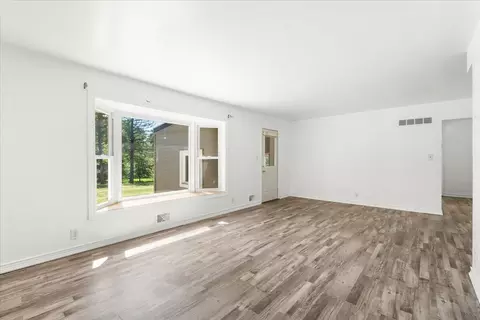 3101 Curtis Dr, Flint, MI 48507 photo 8