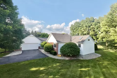 29150 Willow Ln, New Hudson, MI 48165