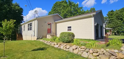 418 Drake St, Jonesville, MI 49250