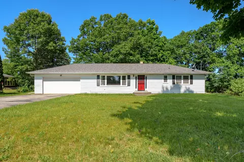 402 Lake Blvd, Paw Paw, MI 49079