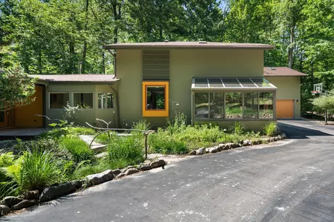 2818 Parkridge Dr, Ann Arbor, MI 48103