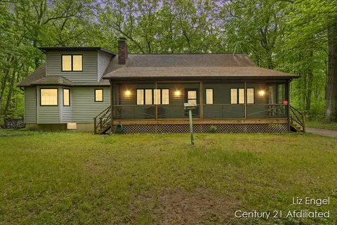 6268 131st St, Saugatuck, MI 49453