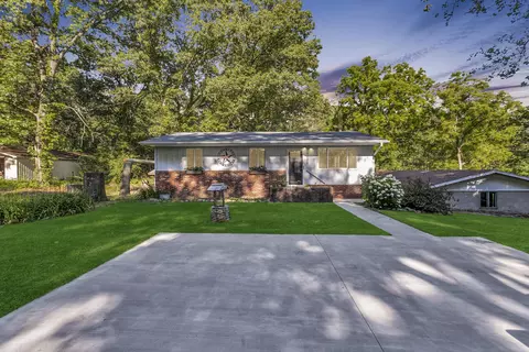 8600 Abbey Rd, Jackson, MI 49201