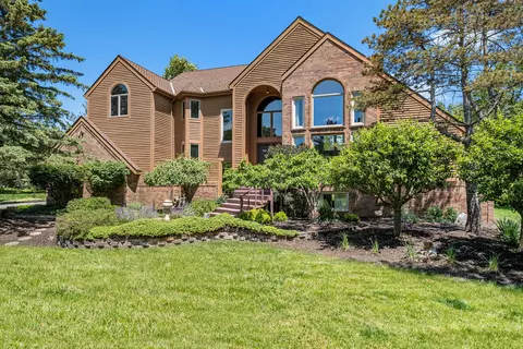 4972 Starak Ln, Ann Arbor, MI 48105