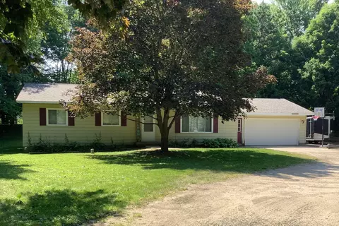11865 Summit Ave NE, Rockford, MI 49341