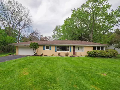 301 Maple St, Paw Paw, MI 49079