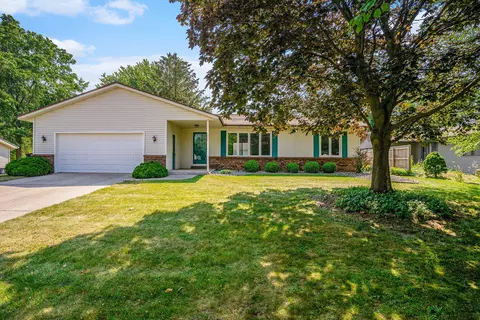 1053 Colonial Ct, Holland, MI 49423